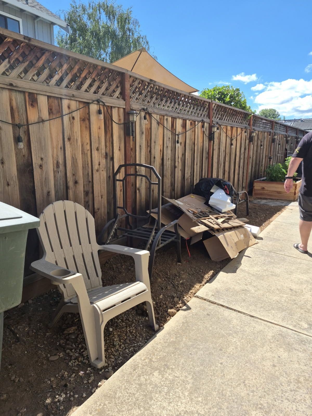 Gallery photos for Backyard Transformation with Efficient Junk Removal: Image #1