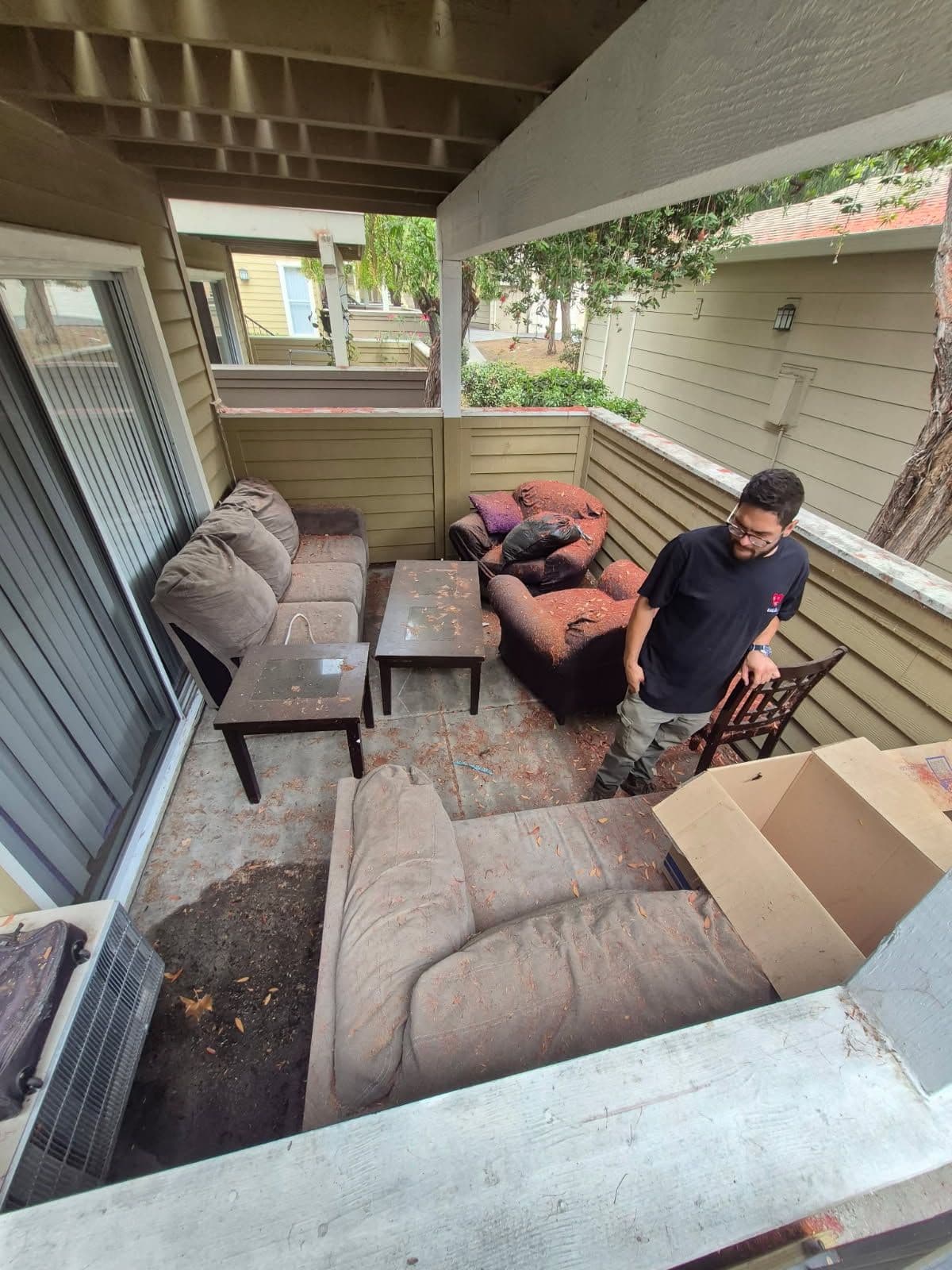 Gallery photos for Efficient Patio Clearing with Economy Hauling and Junk Removal in San Jose: Image #1