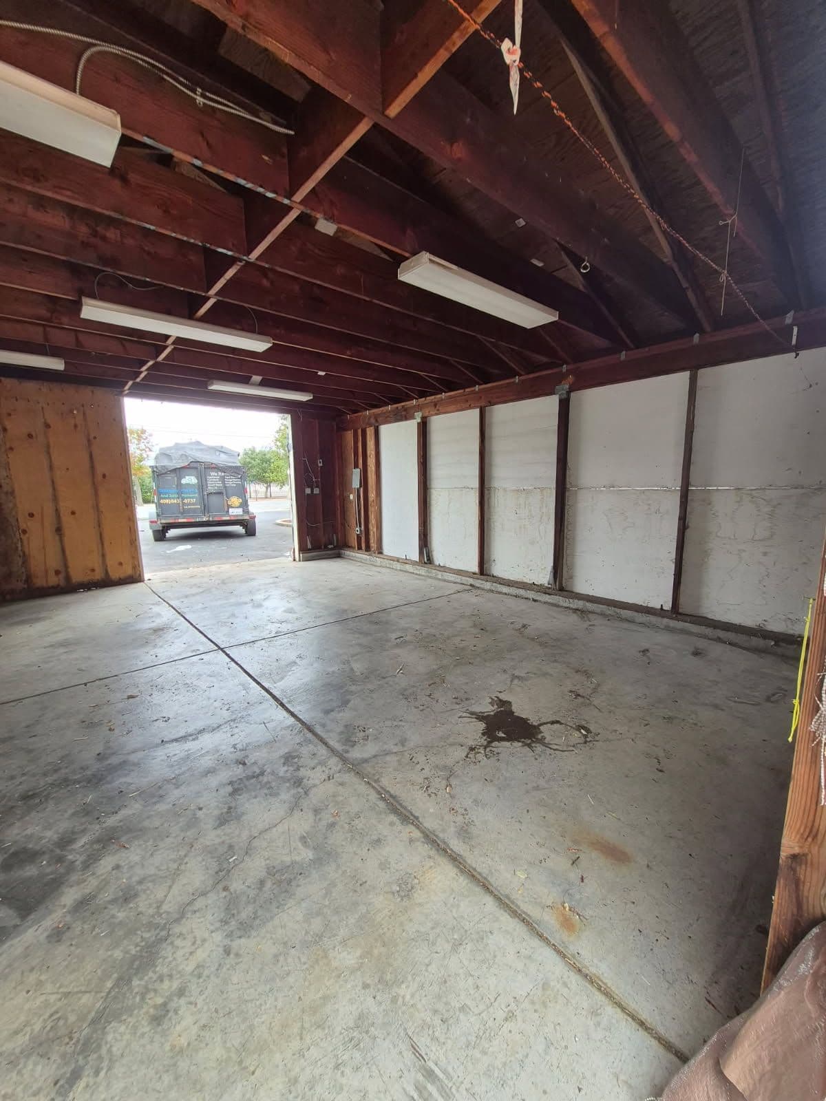 Efficient Garage Cleanout in Morgan Hill image