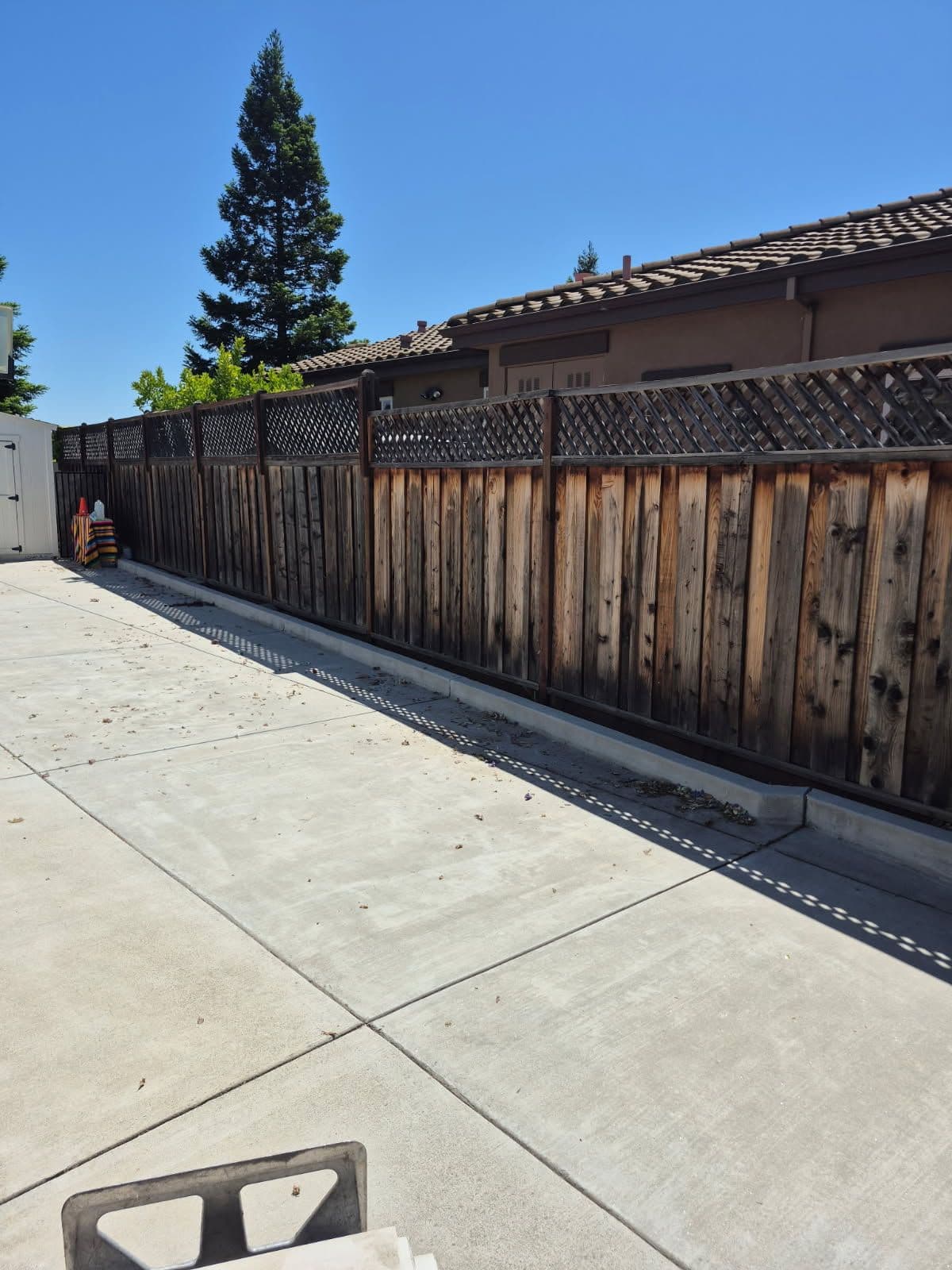 Gallery photos for Gilroy CA Backyard Cleanup by Economy Hauling: Image #1