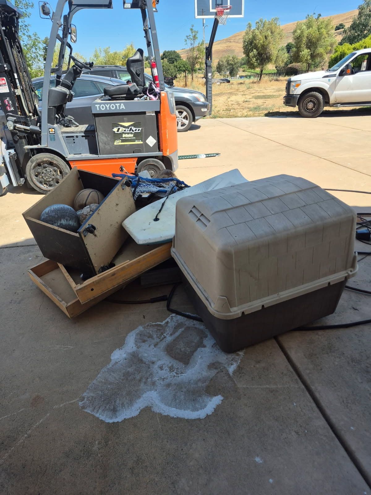 Fast and Efficient Driveway Cleanup in San Martin image