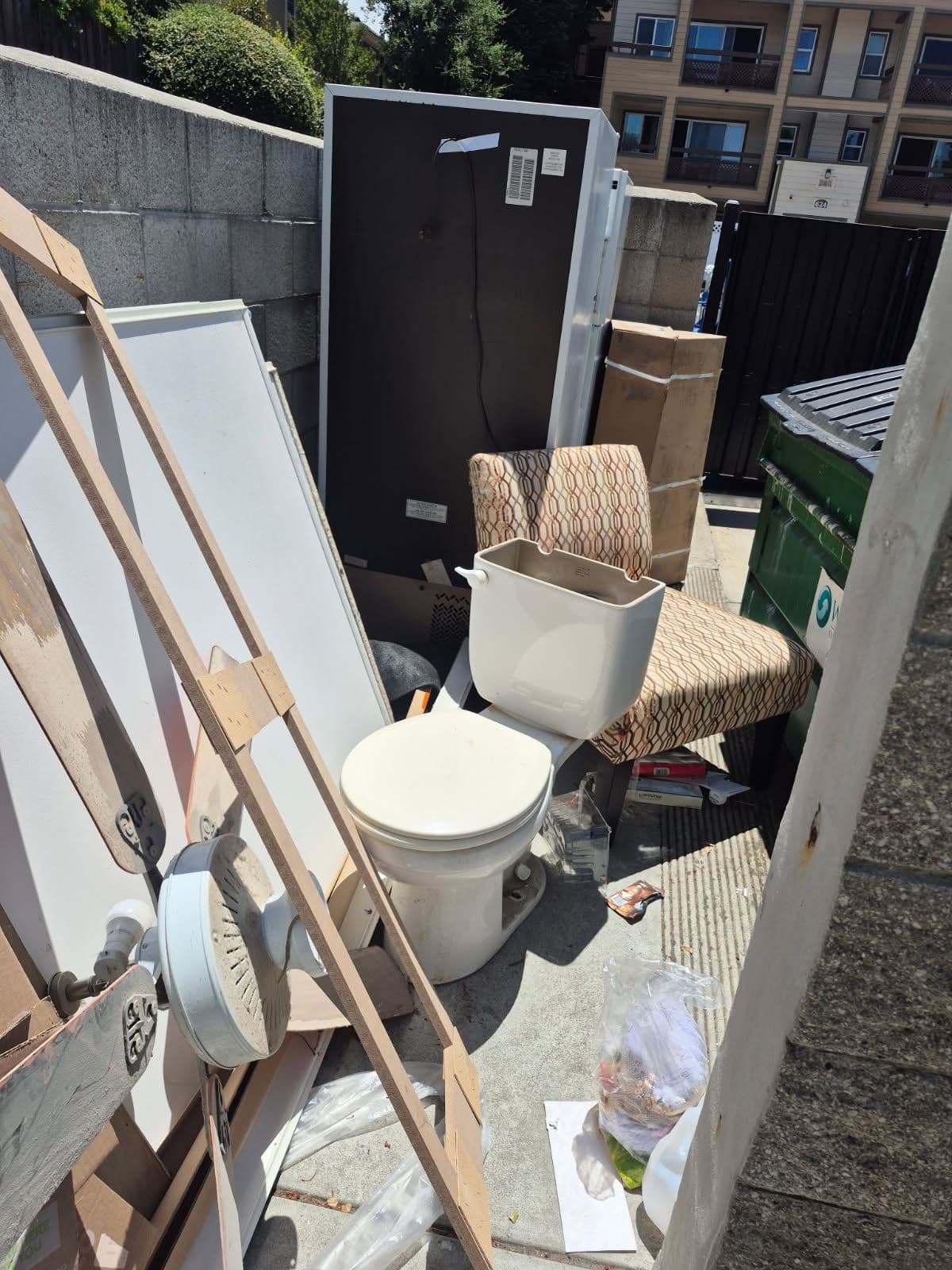 Campbell Apartment Complex Clutter Cleared Swiftly image