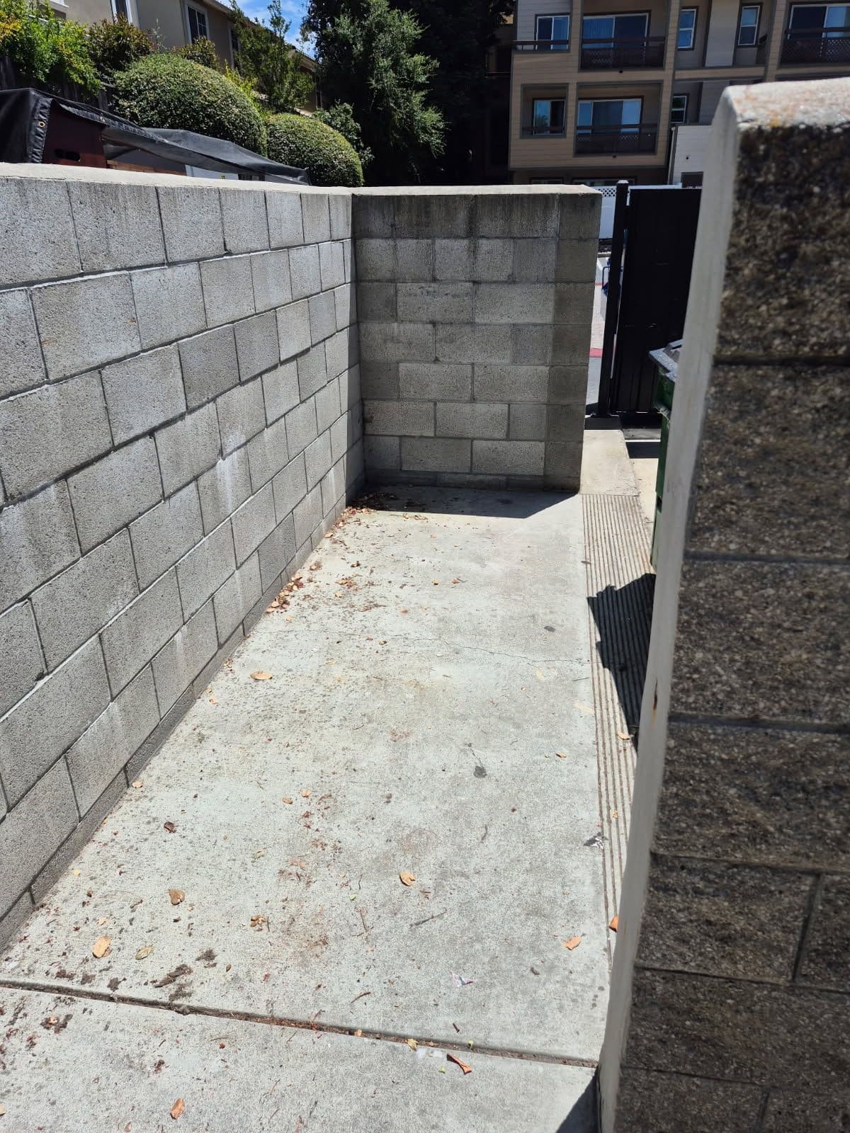 Gallery photos for Campbell Apartment Complex Clutter Cleared Swiftly: Image #1