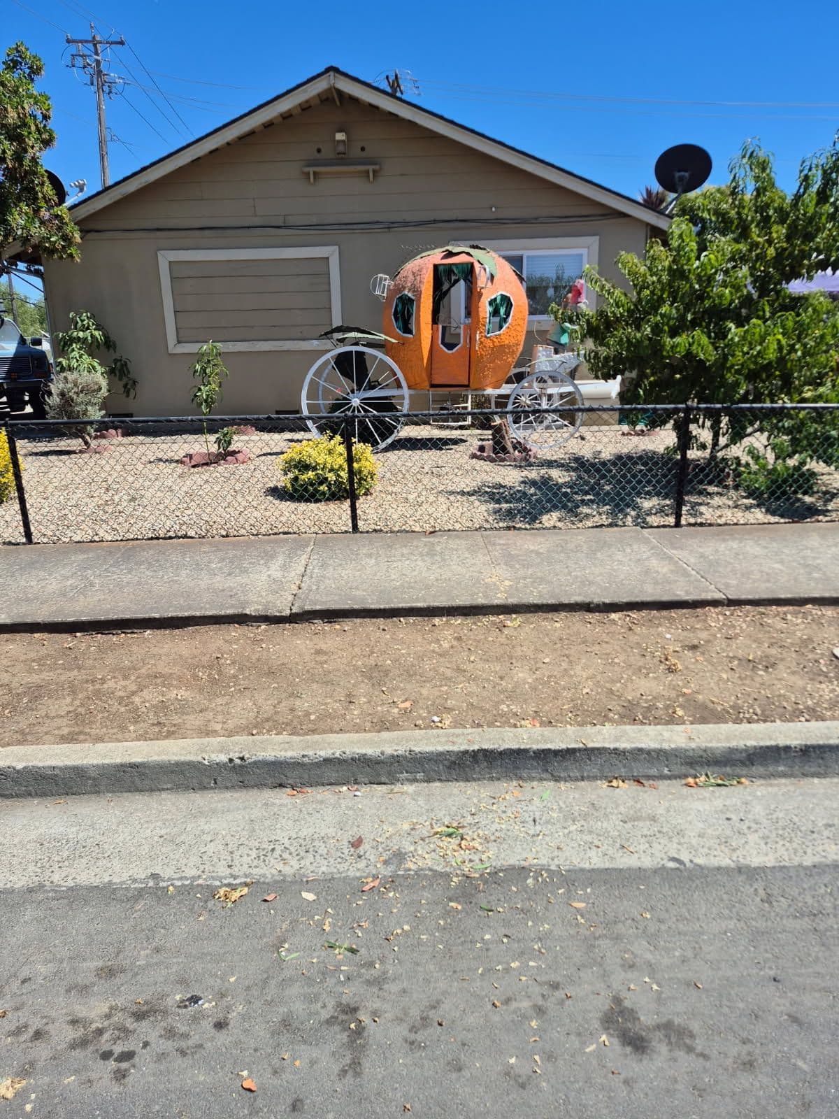 Gallery photos for Efficient Curbside Junk Removal in Morgan Hill: Image #1
