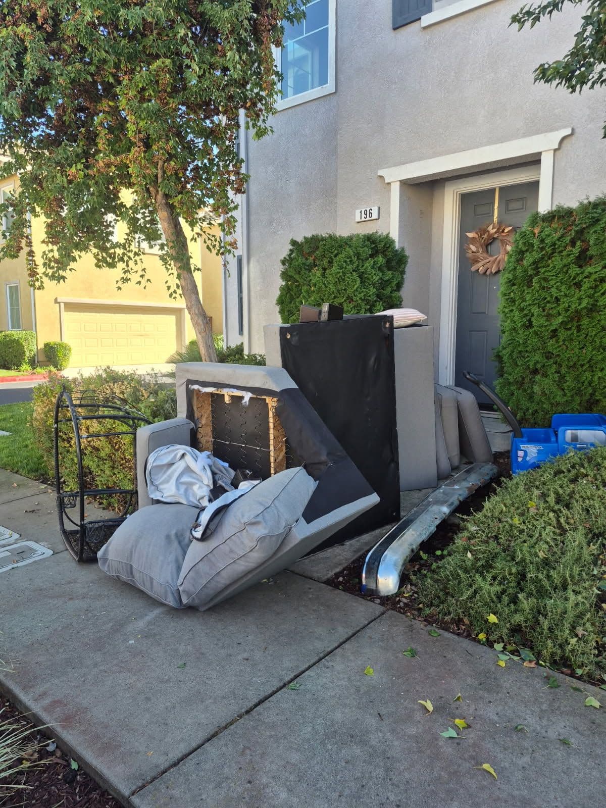 Gallery photos for Efficient Furniture Removal in Gilroy: Image #1